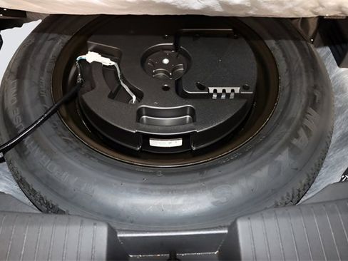 Used 2024 Nissan Rogue SL w/ SL Premium Package image 40