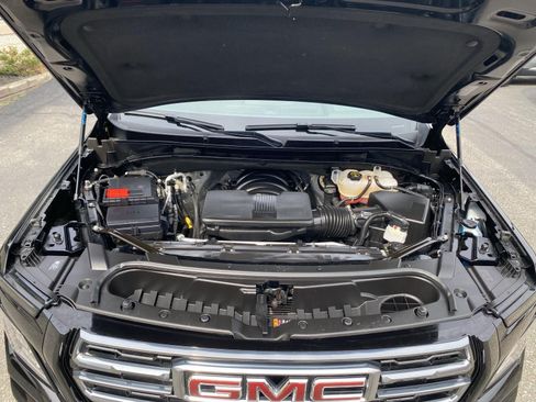 Certified 2025 GMC Yukon XL AT4 w/ AT4 Premium Plus Package AWD/4WD image 47