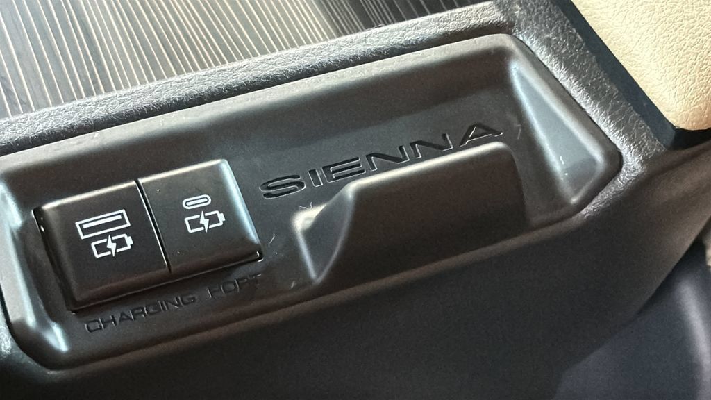 Used 2024 Toyota Sienna Limited AWD/4WD image 18