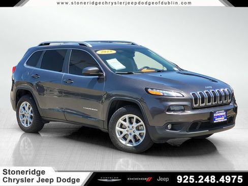 Used 2018 Jeep Cherokee Latitude Plus w/ Cold Weather Group AWD/4WD image 1
