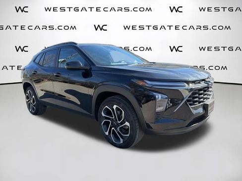 Used 2025 Chevrolet Trax RS image 4