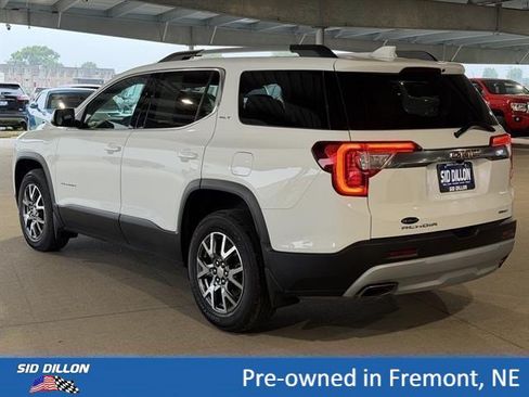 Certified 2022 GMC Acadia SLT w/ LPO, Black Accent Package AWD/4WD image 15