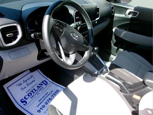 Used 2024 Hyundai Venue SEL image 12
