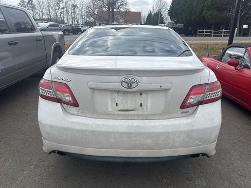 Used 2011 Toyota Camry SE image 5