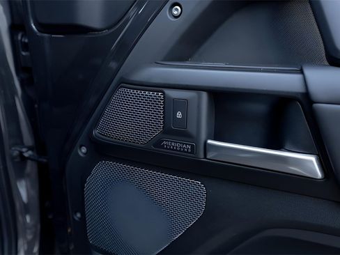 Used 2023 Land Rover Defender 110 V8 image 38