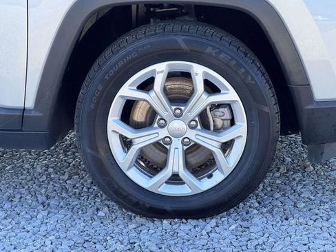 Used 2024 Jeep Compass Latitude AWD/4WD image 27