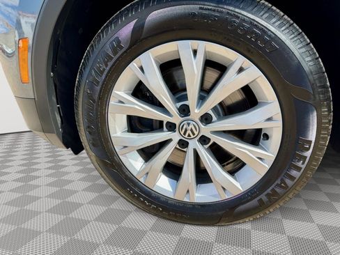 Used 2018 Volkswagen Tiguan S image 36
