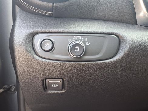 Used 2025 Chevrolet Blazer LT image 7