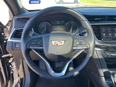 Used 2025 Cadillac XT6 Premium Luxury image 18