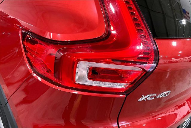 Used 2020 Volvo XC40 T5 Momentum AWD/4WD image 32