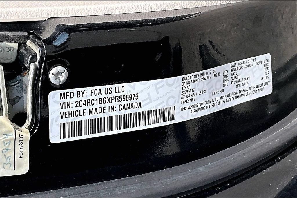 Used 2023 Chrysler Pacifica Touring-L FWD image 25
