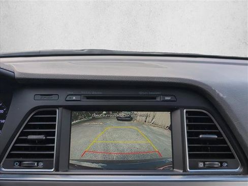 Used 2016 Hyundai Sonata Limited w/ Option Group 05 FWD image 13