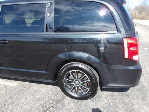 Used 2018 Dodge Grand Caravan GT image 35