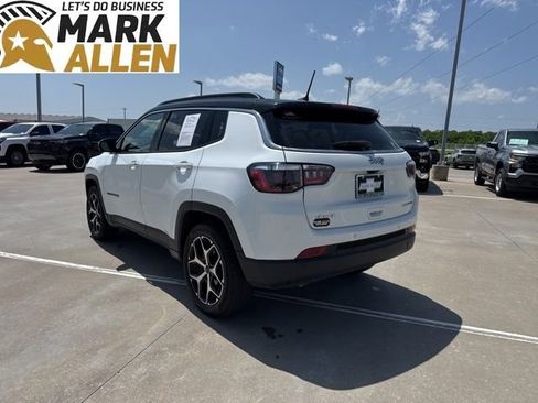 Used 2025 Jeep Compass Limited AWD/4WD image 4