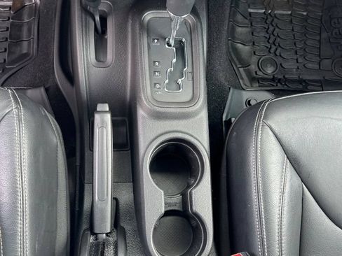 Used 2015 Jeep Wrangler Unlimited Rubicon AWD/4WD image 29