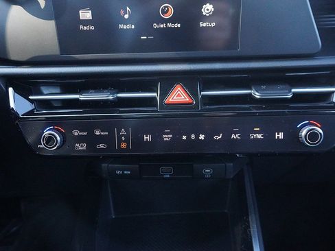 Used 2023 Kia Niro LX image 46
