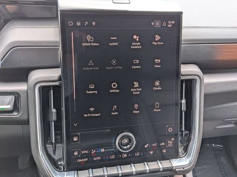 Used 2025 GMC Yukon XL Denali AWD/4WD image 17