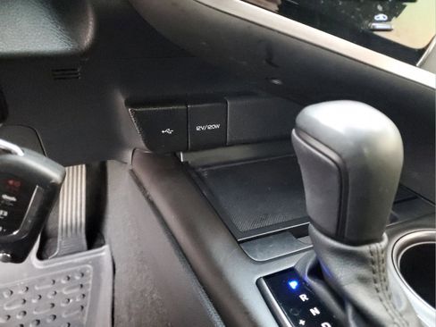 Used 2023 Toyota Camry SE image 21