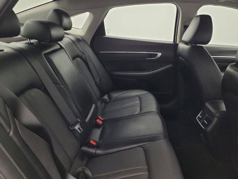 Used 2022 Hyundai Sonata Limited w/ Preferred Accessory Package FWD image 19