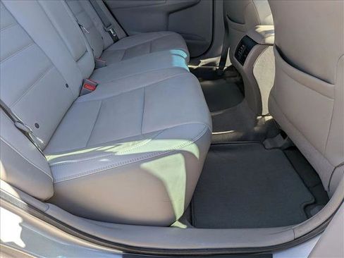 Used 2016 Toyota Camry XLE image 19