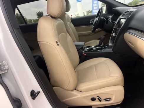 Used 2017 Ford Explorer Limited w/ Equipment Group 301A FWD image 12