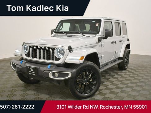 Used 2024 Jeep Wrangler Unlimited Sahara image 1