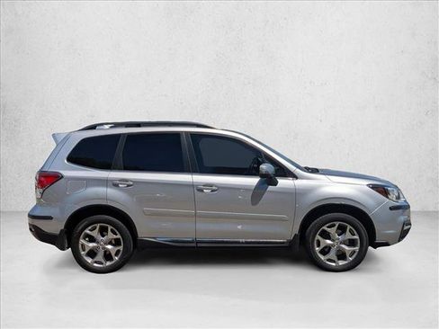 Used 2018 Subaru Forester 2.5i Touring AWD/4WD image 4
