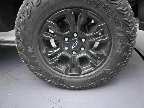 Used 2025 Chevrolet Silverado 1500 ZR2 w/ Technology Package AWD/4WD image 10