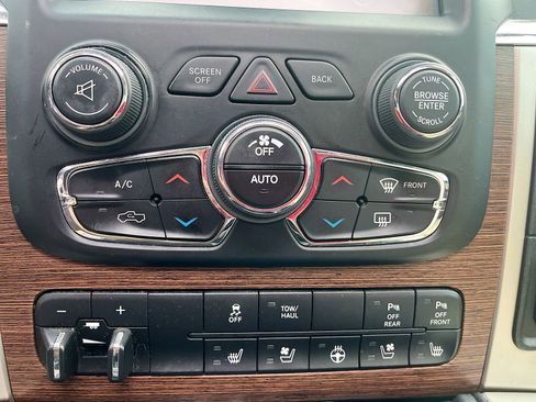 Used 2016 RAM 1500 Laramie w/ Convenience Group image 16