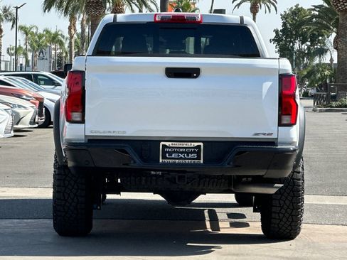 Used 2026 Chevrolet Colorado ZR2 w/ Technology Package AWD/4WD image 5