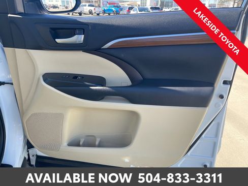 Used 2017 Toyota Highlander Limited image 18