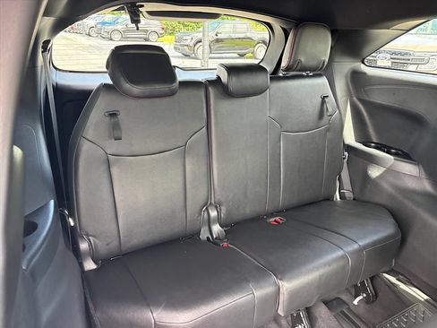 Used 2025 Toyota Sienna XSE AWD/4WD image 15