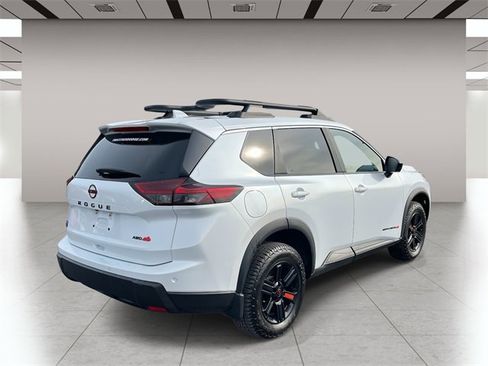 Used 2025 Nissan Rogue SV image 3