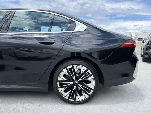 Used 2026 BMW 530i w/ Premium Package RWD image 5