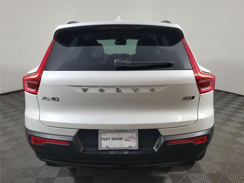 Certified 2026 Volvo XC40 B5 Core w/ Climate Package AWD/4WD image 5