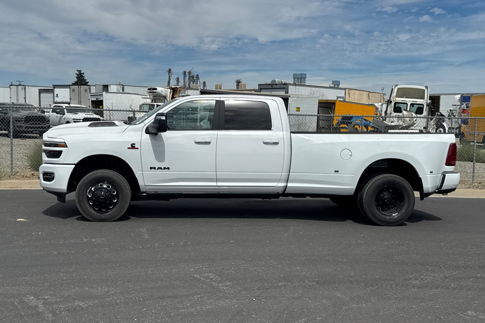 New 2027 RAM 3500 Laramie AWD/4WD image 6