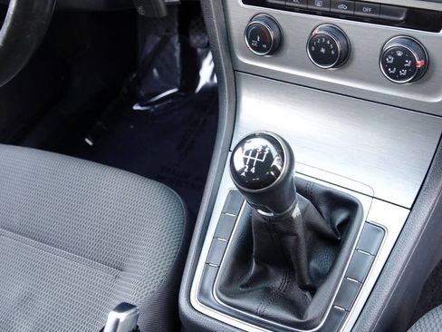 Used 2016 Volkswagen Golf S FWD image 6