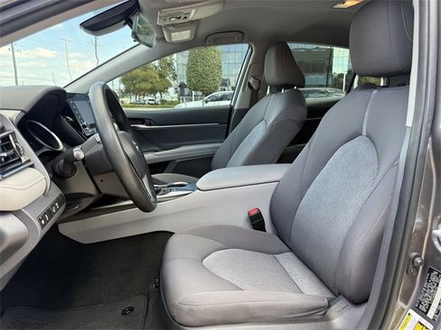 Used 2022 Toyota Camry LE image 14
