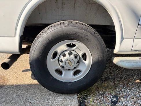 Used 2025 Chevrolet Express 2500 w/ Driver Convenience Package RWD image 21