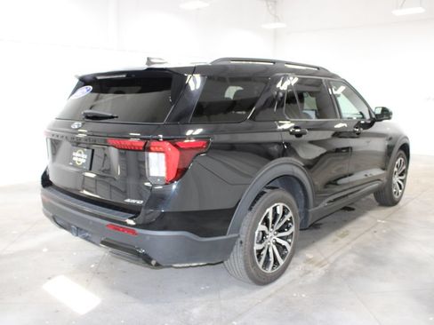 Used 2025 Ford Explorer ST-Line AWD/4WD image 9