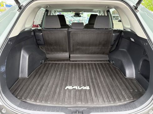 Used 2021 Toyota RAV4 XLE w/ Convenience Package AWD/4WD image 27