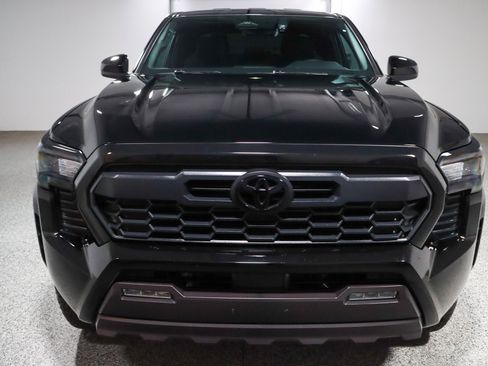 Used 2025 Toyota Tacoma TRD Off-Road AWD/4WD image 4