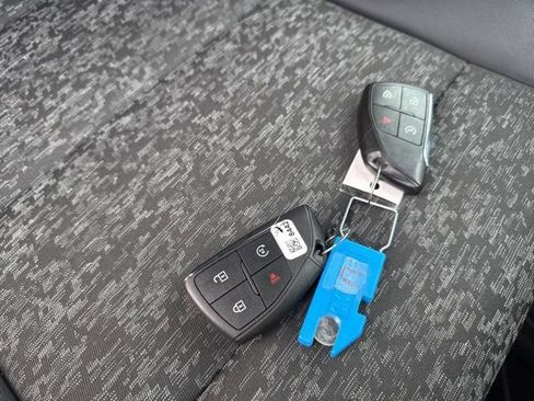 Used 2024 Chevrolet Colorado Z71 w/ Z71 Convenience Package 2 image 9