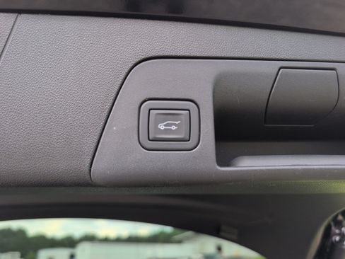 Used 2023 Buick Envision Avenir AWD/4WD image 7