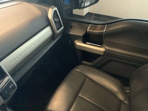 Used 2022 Ford F250 Lariat w/ Black Appearance Package AWD/4WD image 21