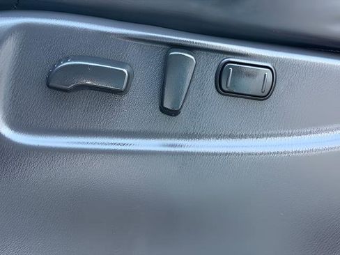 Used 2020 Nissan Armada Platinum w/ Captain's Chairs Package image 16