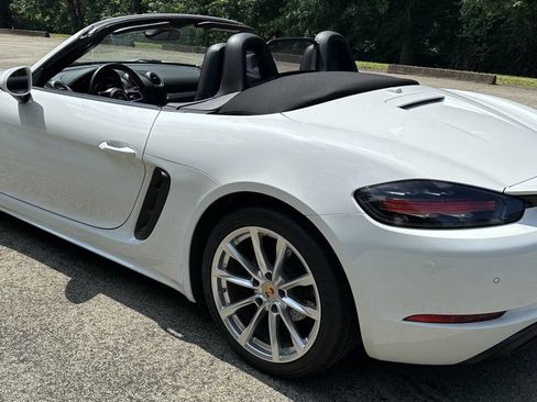 Used 2018 Porsche 718 Boxster image 23