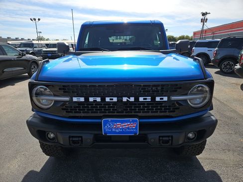New 2025 Ford Bronco Badlands image 3