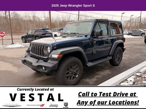 Used 2025 Jeep Wrangler Sport AWD/4WD image 4