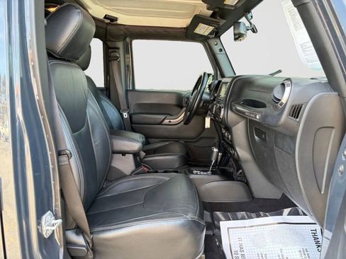 Used 2018 Jeep Wrangler Unlimited Sahara image 16